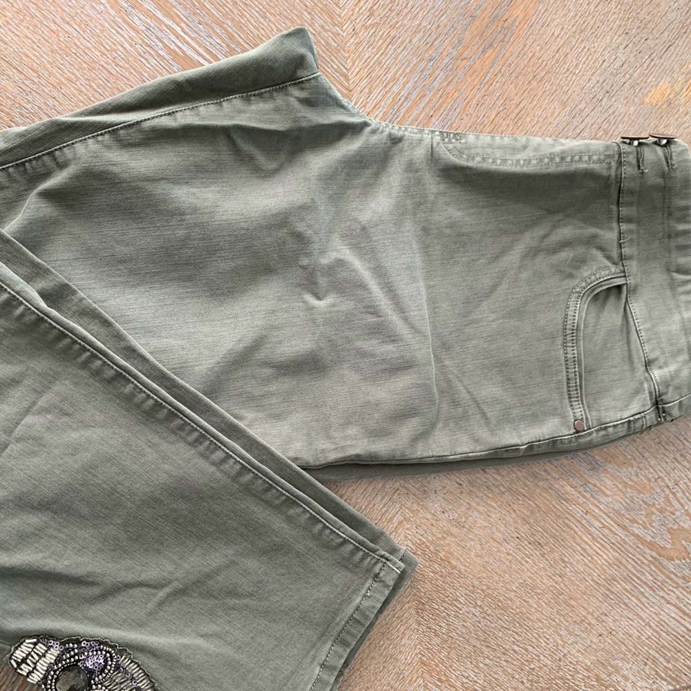 Soft Surroundings Pants Tapered Leg Pull On Medium Green Embellished Waist 34” - Picture 3 of 8